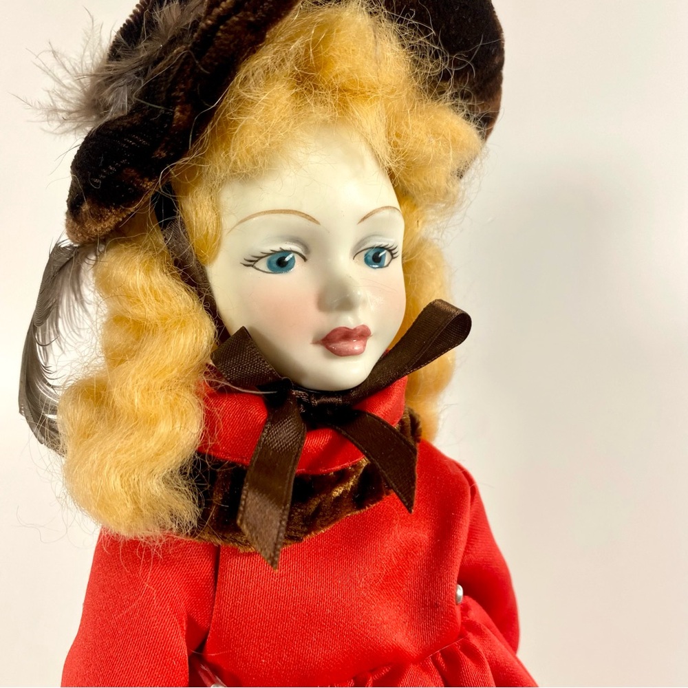 Royal Doulton Nisbet porcelain face doll‎
